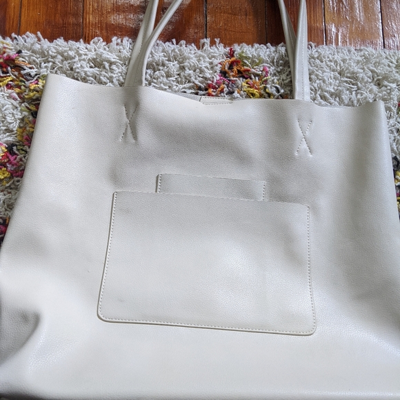 Large New Urban Outfitters Leather Laptop Tote - Picture 2 of 7